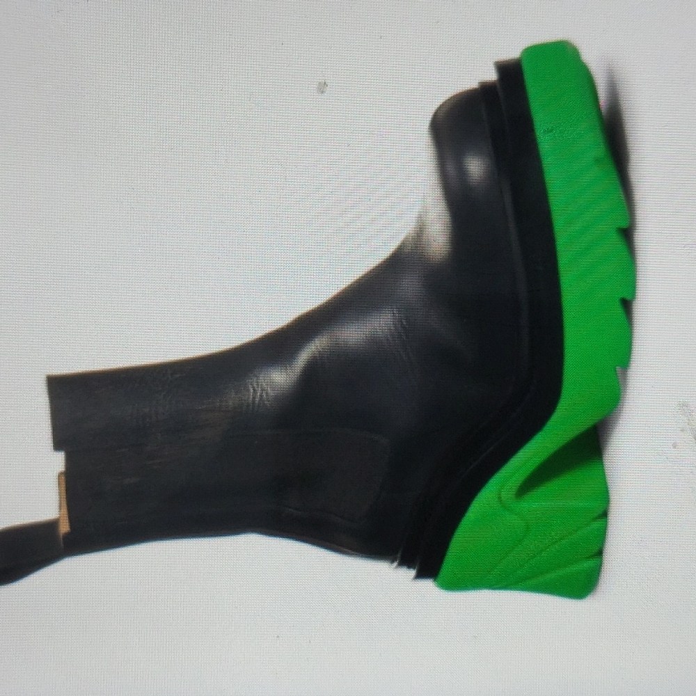 CLEAR OUT SALE!!!  One Week!!!!!Bottega Veneta Chelsea Boot Grass Green/Blk 37.5